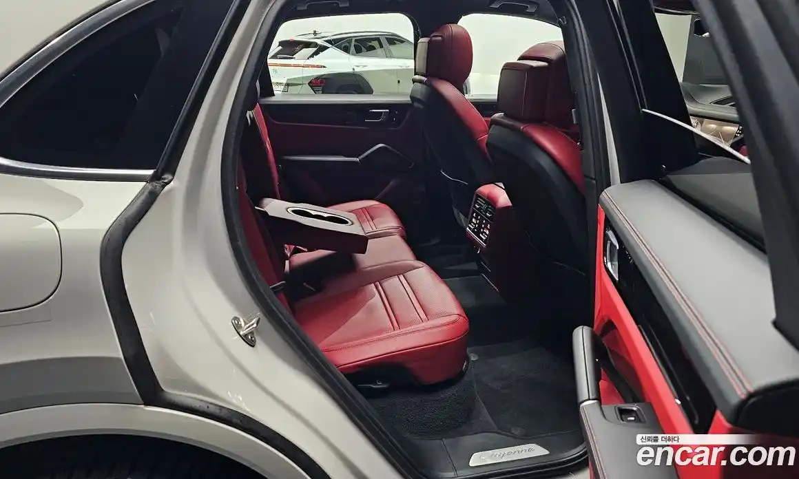Porsche Cayenne 2023 3.0 Автомат в Москве № 165048, фото 12