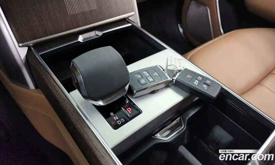 Land Rover Range-Rover 2024 4.4 Автомат в Москве № 165951, фото 9