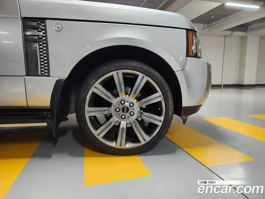 Land Rover Range-Rover 2004 4.4 Автомат в Москве № 166881, фото 13