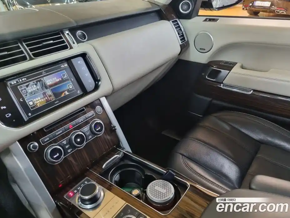 Land Rover Range-Rover 2016 4.4 Автомат в Москве № 166907, фото 13