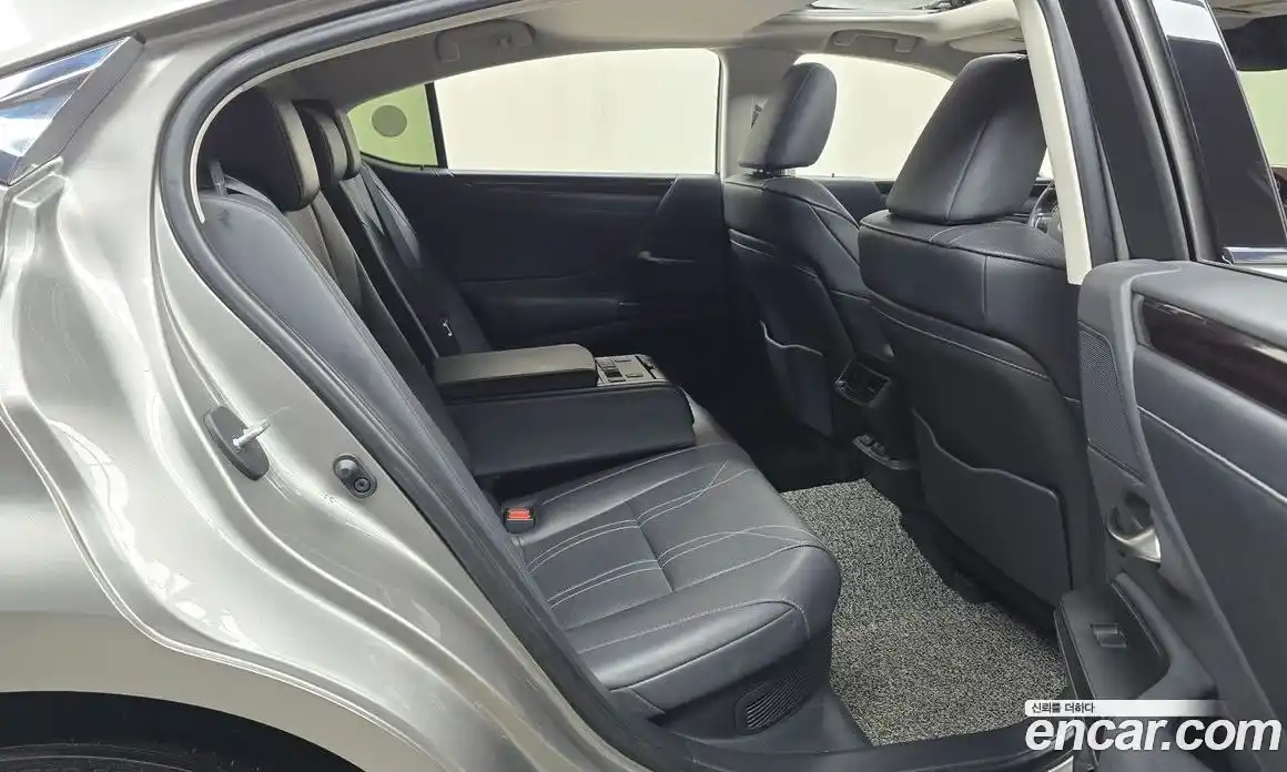 Lexus ES 2020 2.5 Автомат в Москве № 168148, фото 11