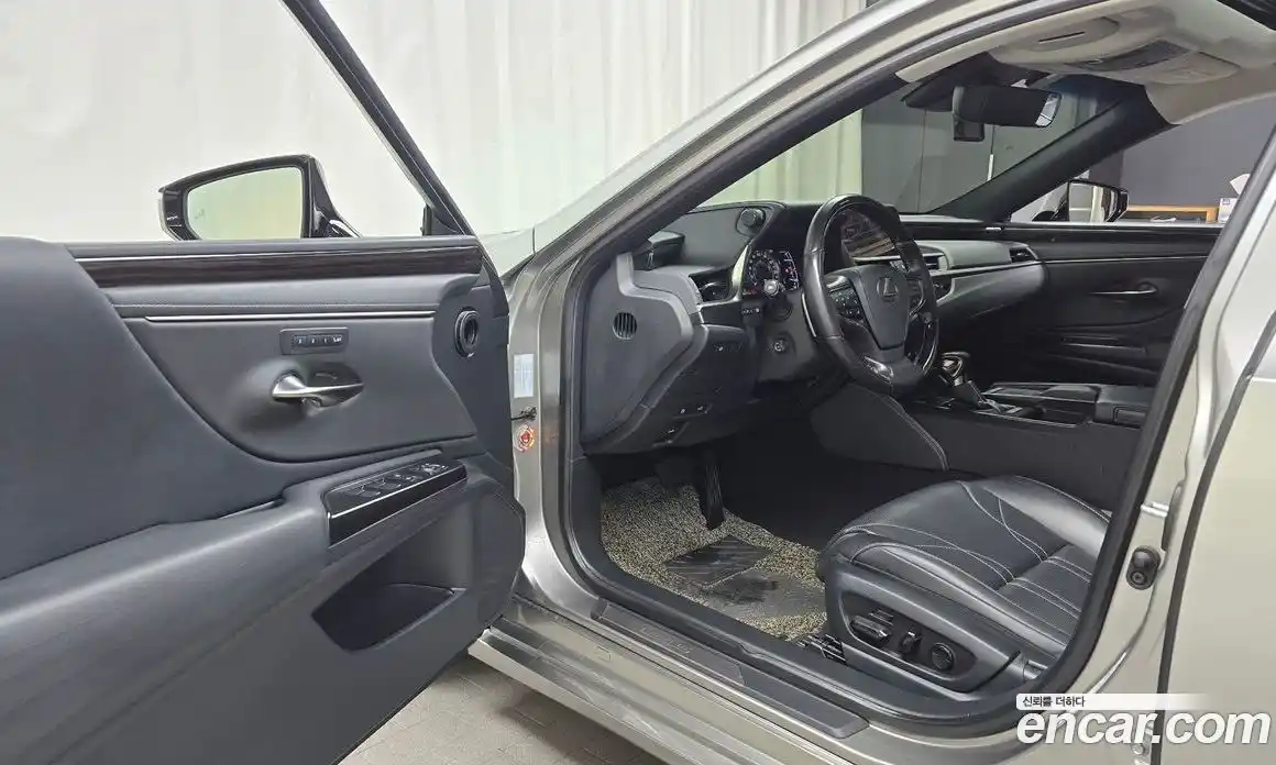 Lexus ES 2020 2.5 Автомат в Москве № 168148, фото 18