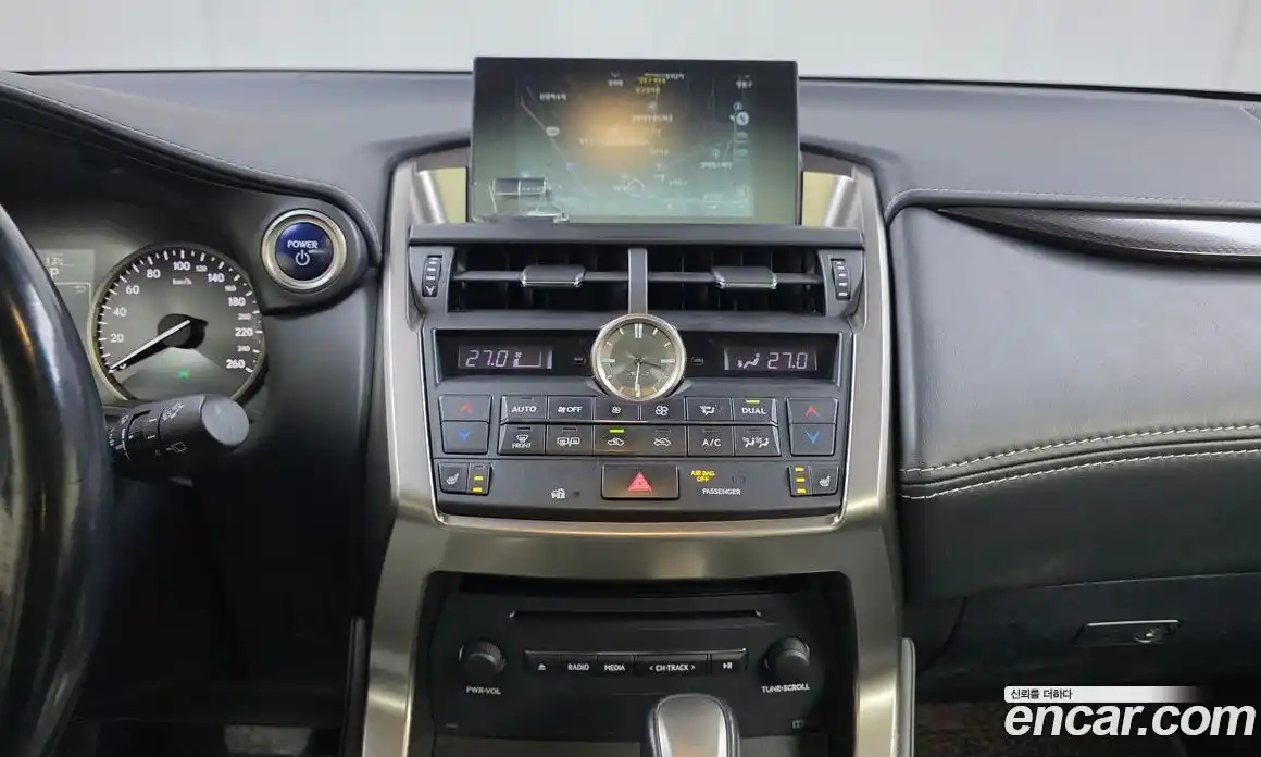 Lexus NX 2017 2.5 Автомат в Москве № 168238, фото 6