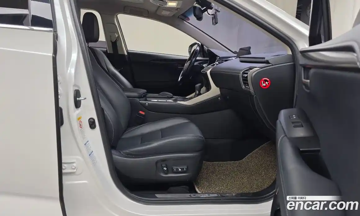 Lexus NX 2017 2.5 Автомат в Москве № 168238, фото 9