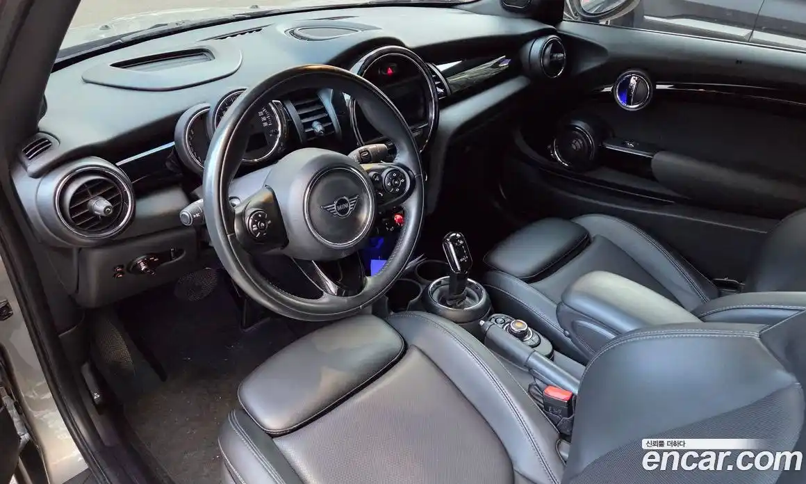 Mini Cooper Convertible 2020 1.5 Автомат в Москве № 177152, фото 13