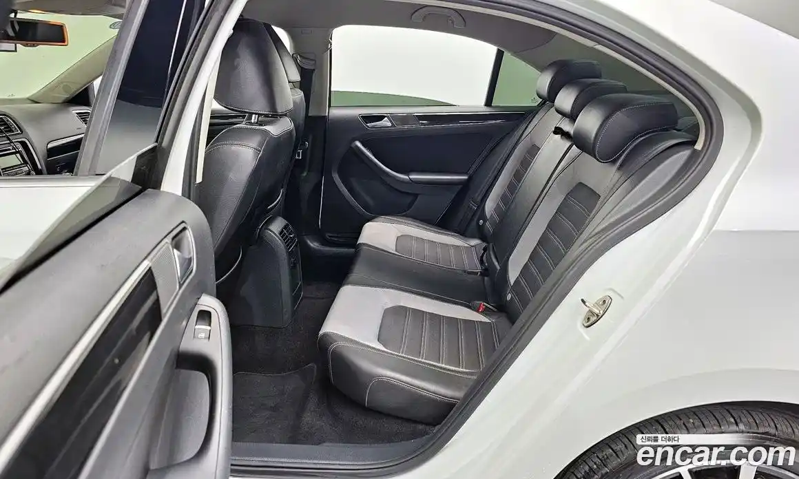 Volkswagen Jetta 2015 2.0 Автомат в Москве № 178509, фото 4