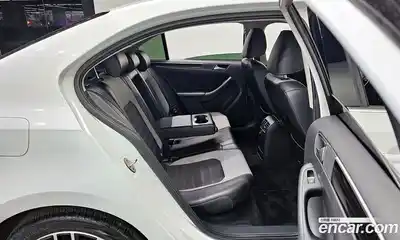 Volkswagen Jetta 2015 2.0 Автомат в Москве № 178509, миниатюра 9