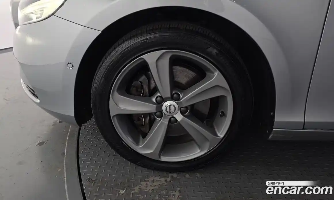 Volvo V40 2018 2.0 Автомат в Москве № 190779, фото 14