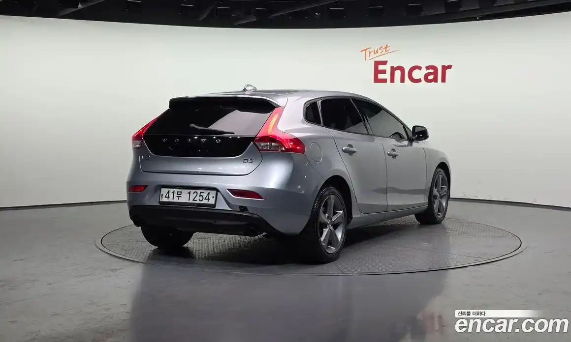 Volvo V40 2018 2.0 Автомат в Москве № 190779, фото 17