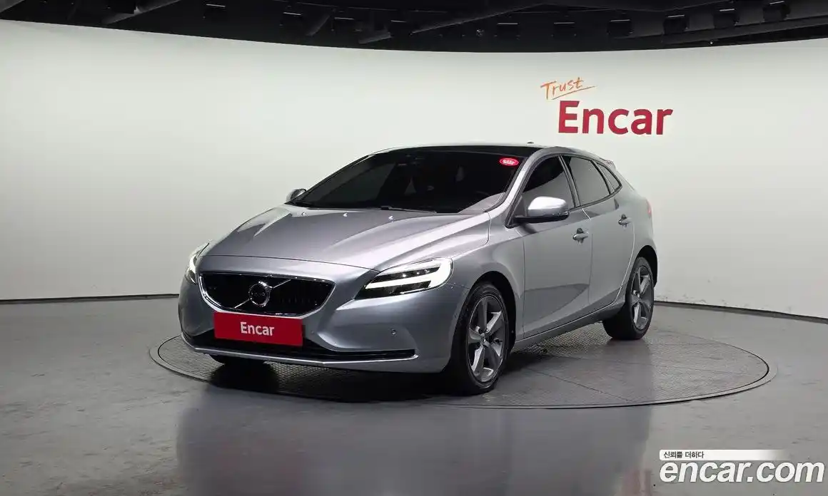 Volvo V40 2018 2.0 Автомат в Москве № 190779, фото 19