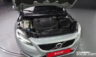 Volvo V40 2018 2.0 Автомат в Москве № 190779, миниатюра 2