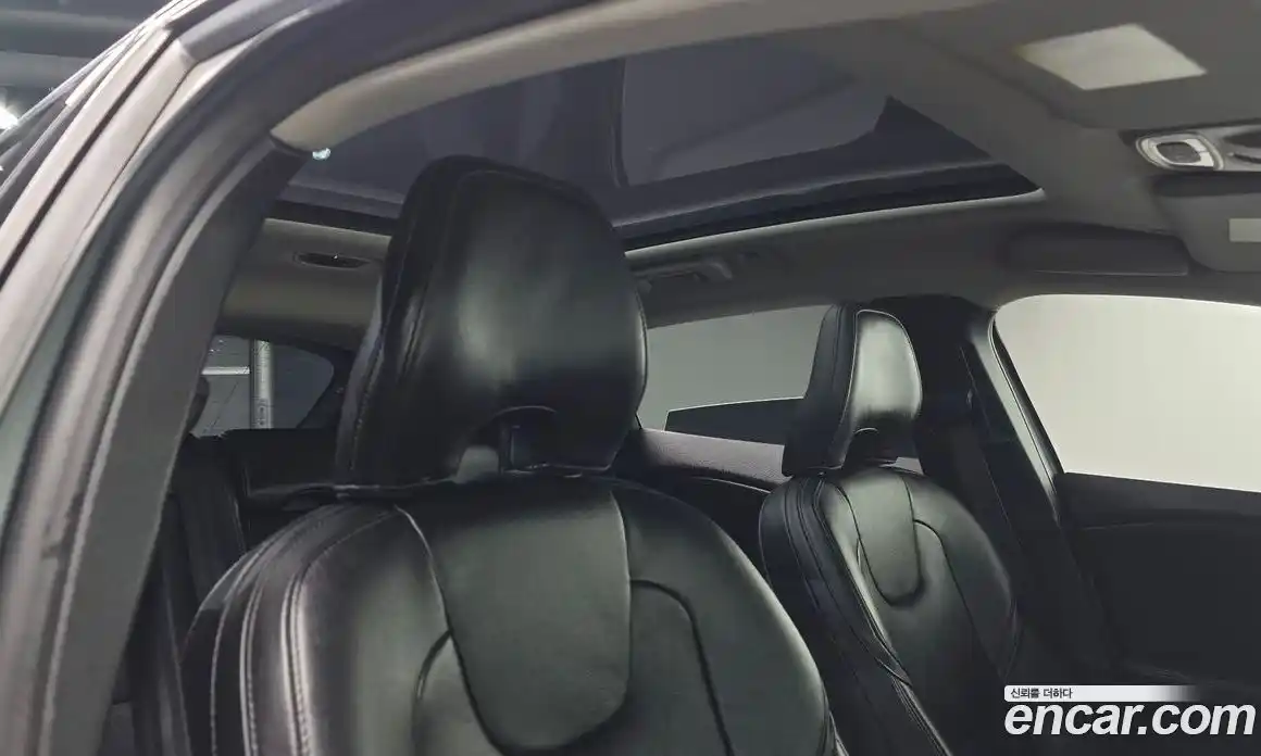 Volvo V40 2018 2.0 Автомат в Москве № 190779, фото 6