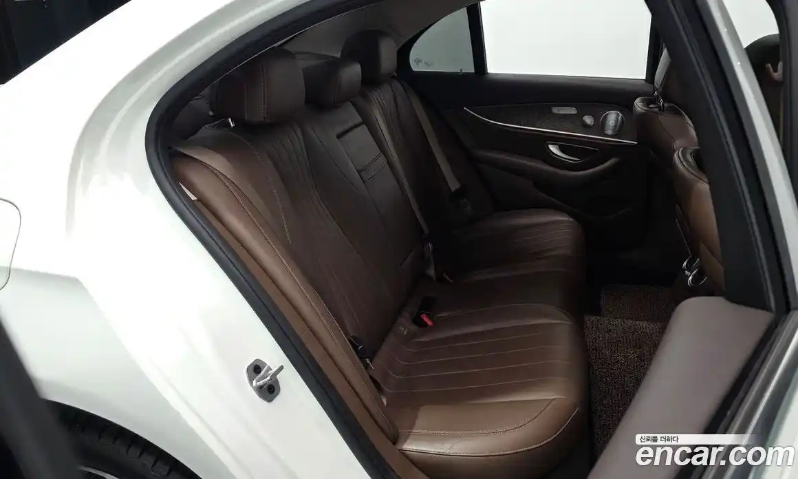 Mercedes-Benz E-Class 2019 2.0 Автомат в Москве № 195642, фото 11