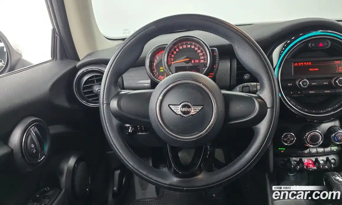 Mini Cooper 2016 1.5 Автомат в Москве № 198427, фото 11