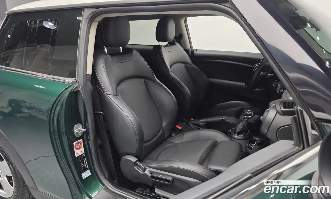 Mini Cooper 2016 1.5 Автомат в Москве № 198427, фото 16