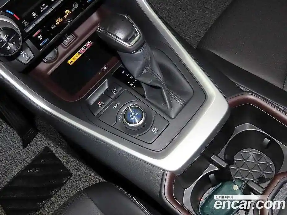 Toyota RAV4 2025 2.5 Автомат в Москве № 199525, фото 12