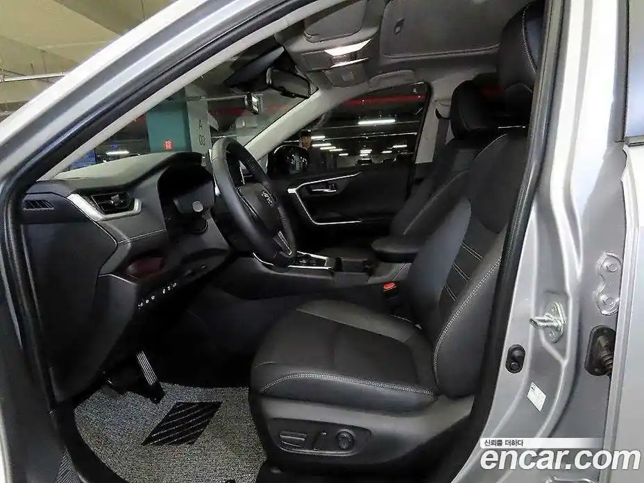 Toyota RAV4 2025 2.5 Автомат в Москве № 199525, фото 6