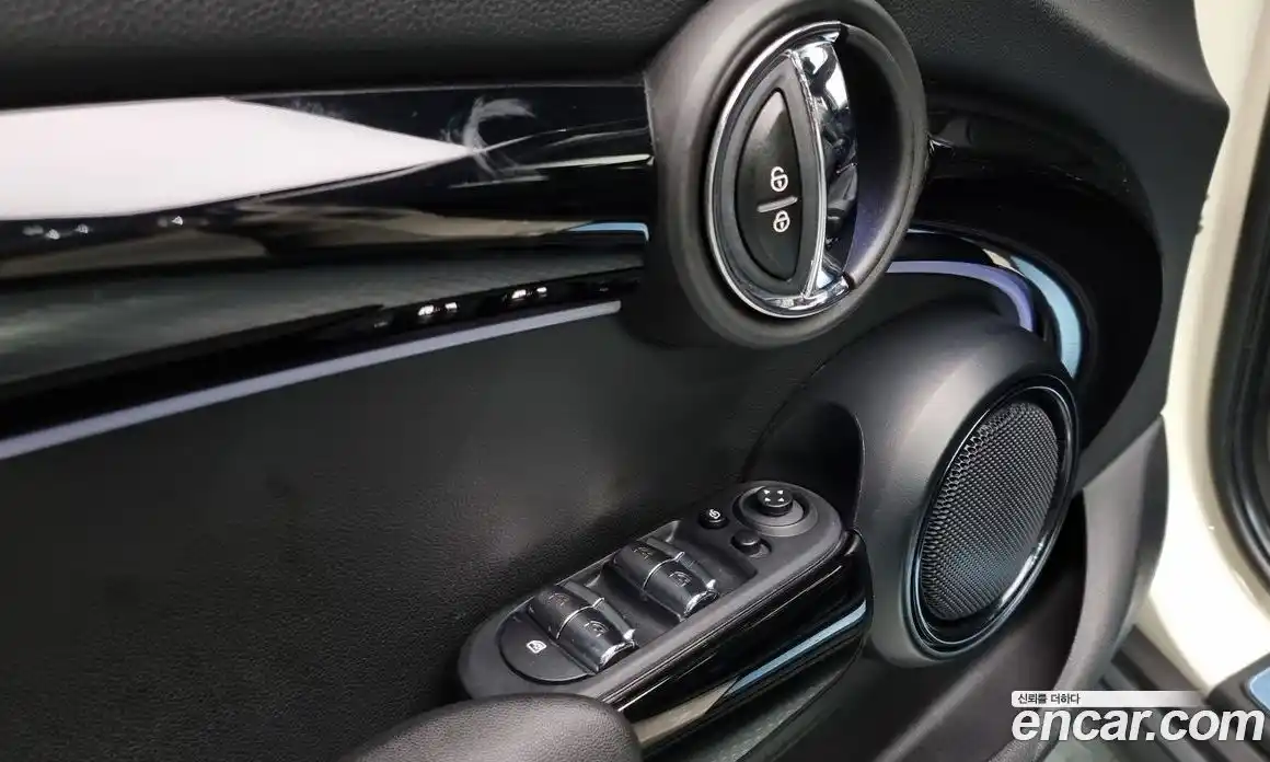 Mini Cooper 2022 2.0 Автомат в Москве № 201284, фото 17