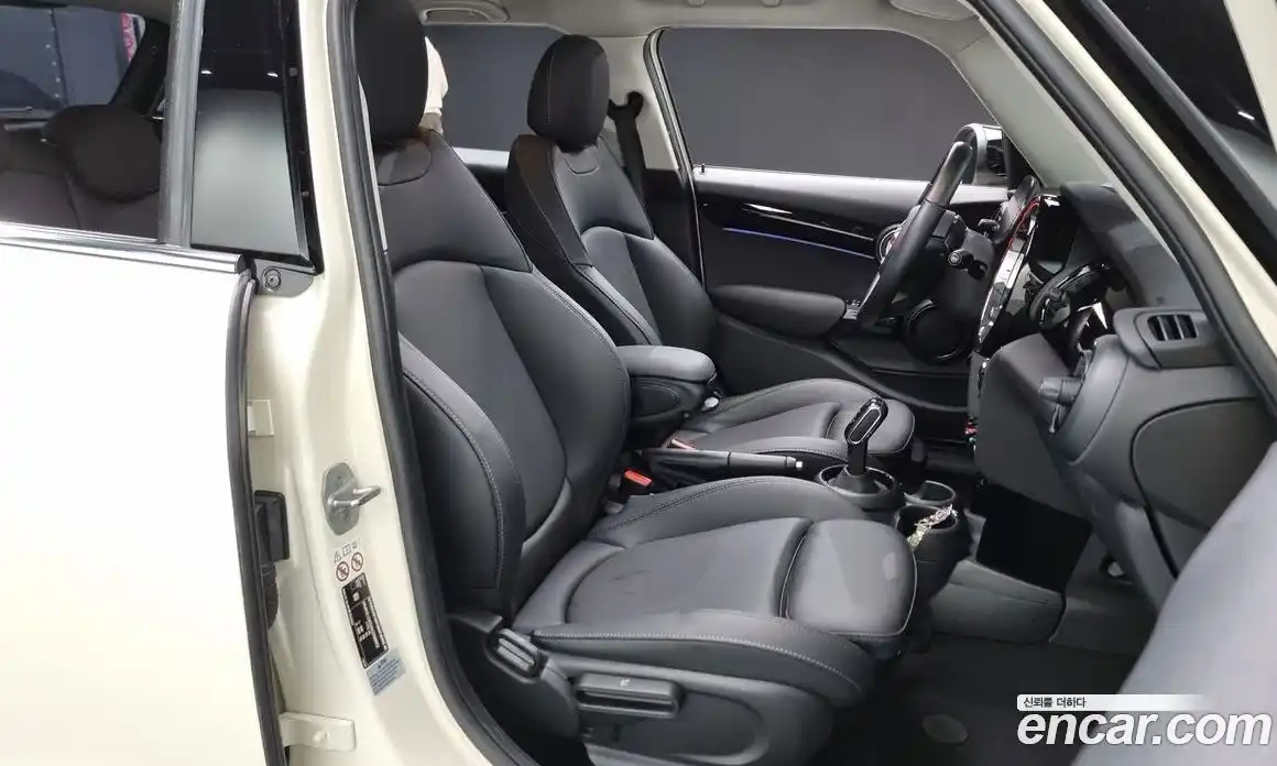 Mini Cooper 2022 2.0 Автомат в Москве № 201284, фото 10