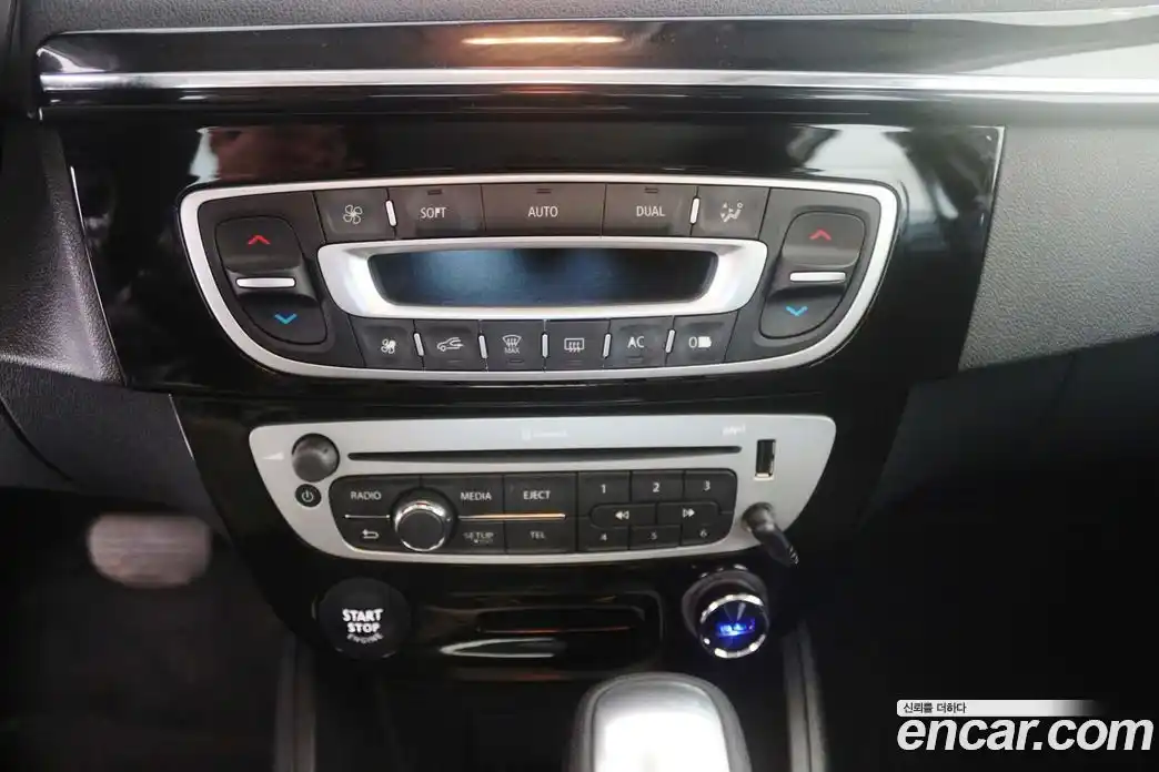 Renault SM3 2016 1.6 Автомат в Москве № 208650, фото 17