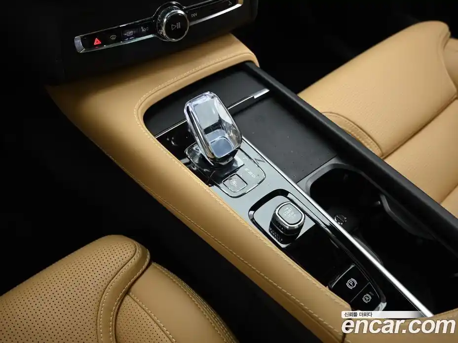 Volvo XC90 2024 2.0 Автомат в Москве № 212761, фото 9