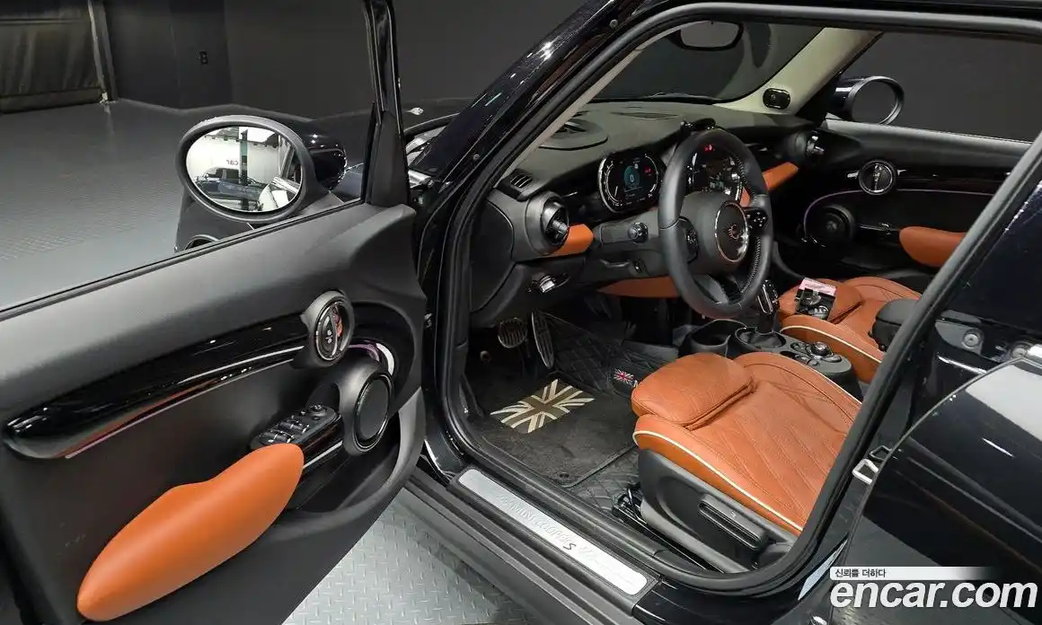 Mini Cooper 2024 2.0 Автомат в Москве № 214062, фото 1