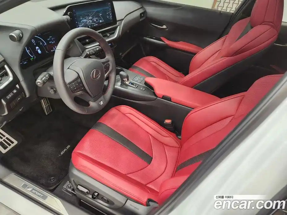 Lexus UX 2025 2.0 Вариатор в Москве № 214733, фото 14