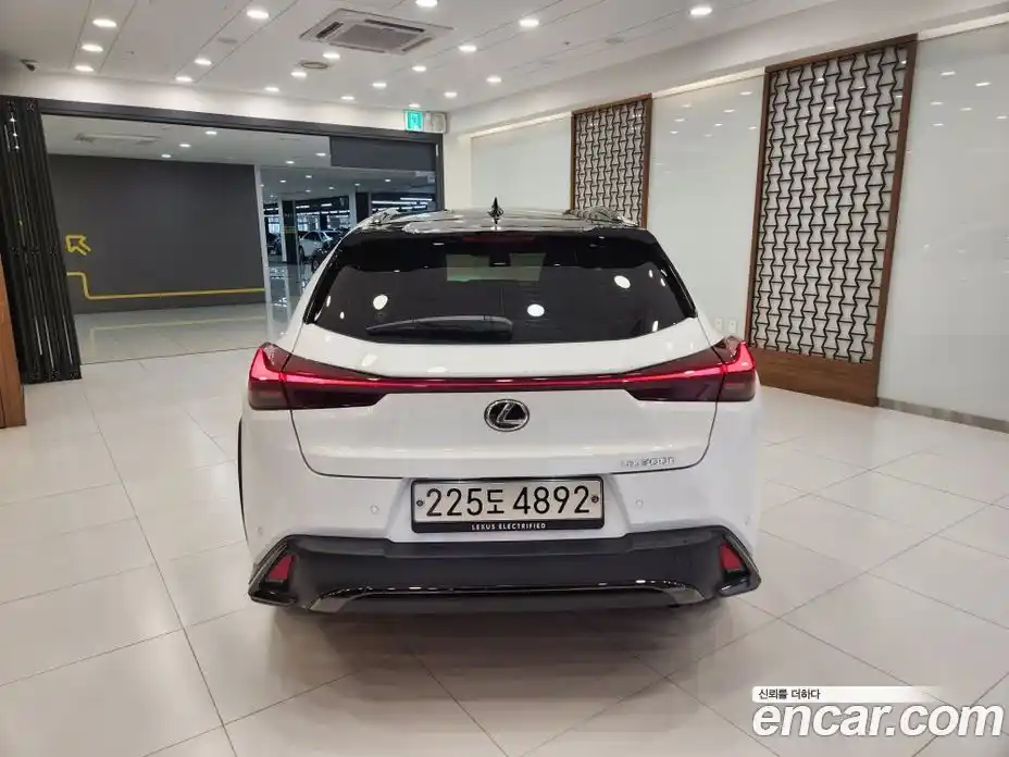 Lexus UX 2025 2.0 Вариатор в Москве № 214733, фото 4