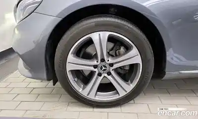 Mercedes-Benz E-Class 2019 1.9 Автомат в Москве № 229654, миниатюра 4