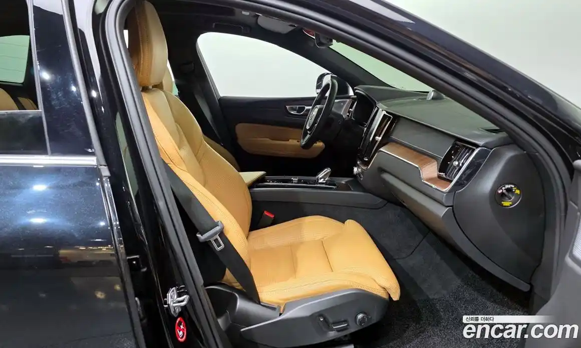 Volvo XC60 2022 2.0 Автомат в Москве № 230435, фото 11