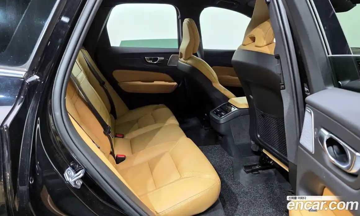 Volvo XC60 2022 2.0 Автомат в Москве № 230435, фото 12