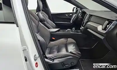 Volvo XC60 2021 2.0 Автомат в Москве № 230459, миниатюра 3