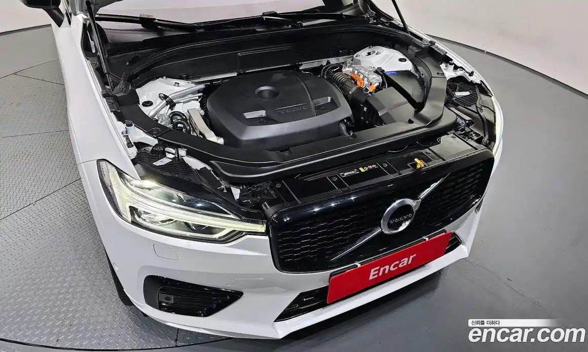 Volvo XC60 2021 2.0 Автомат в Москве № 230459, фото 9