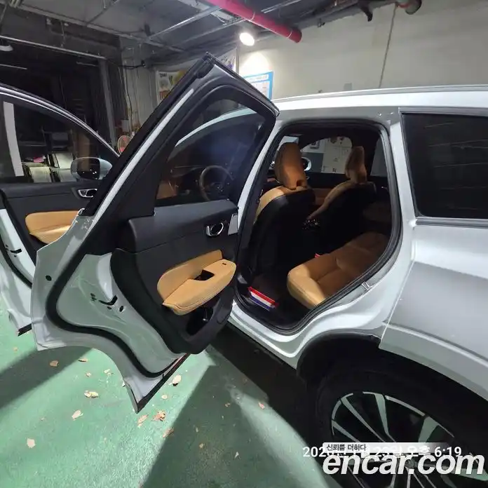 Volvo XC60 2023 2.0 Автомат в Москве № 230878, фото 15