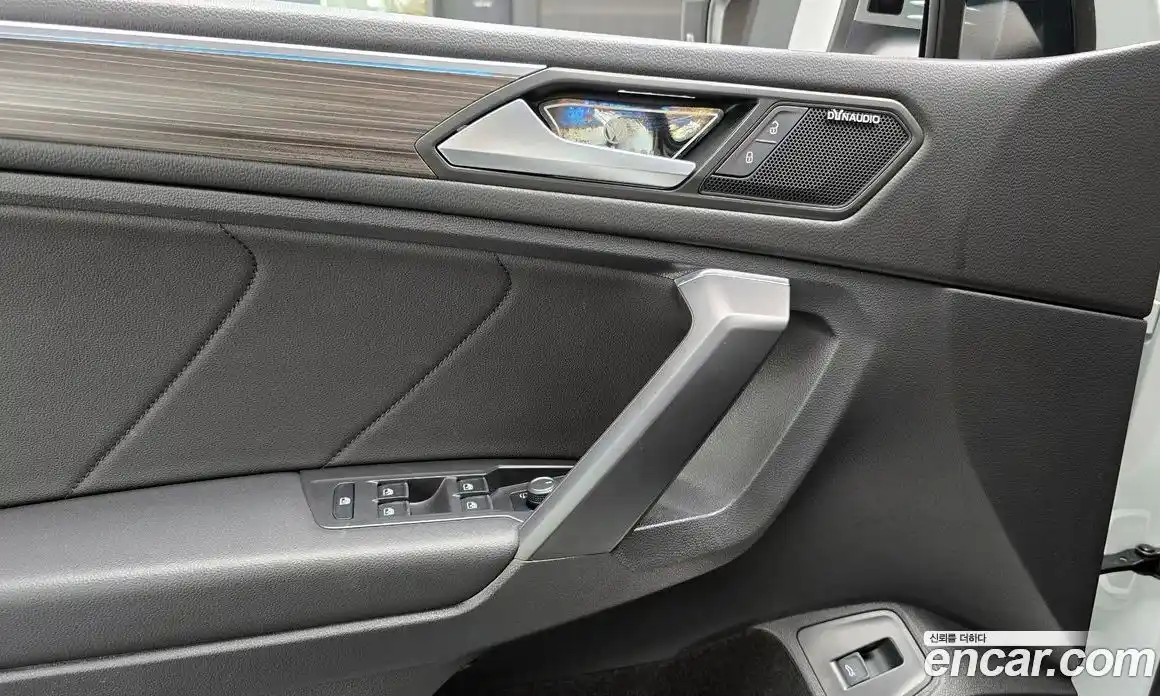 Volkswagen Tiguan 2023 2.0 Автомат в Москве № 232133, фото 20