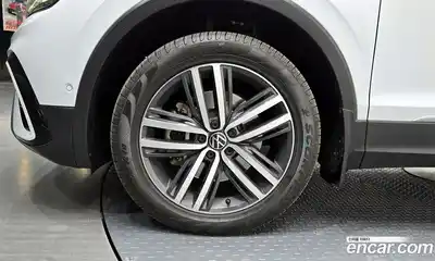 Volkswagen Tiguan 2023 2.0 Автомат в Москве № 232133, миниатюра 2