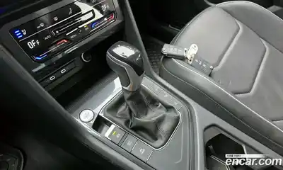 Volkswagen Tiguan 2023 2.0 Автомат в Москве № 232133, миниатюра 5