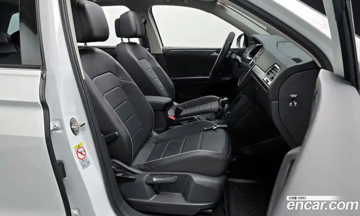 Volkswagen Tiguan 2023 2.0 Автомат в Москве № 232133, фото 6