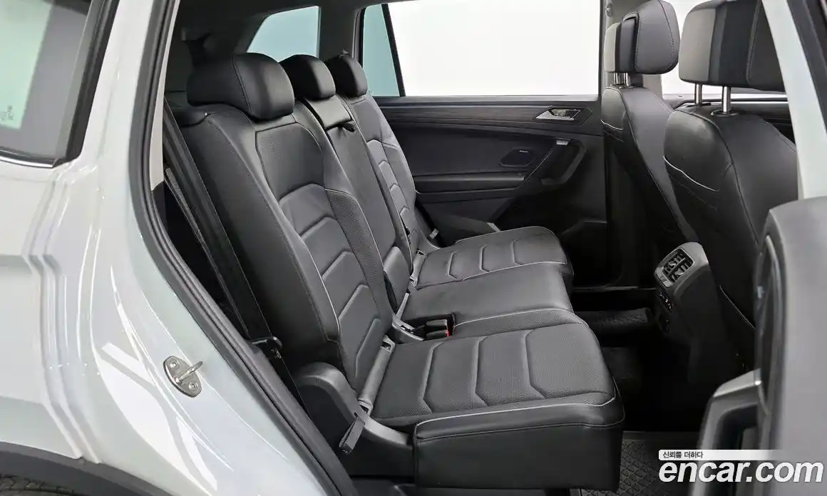 Volkswagen Tiguan 2023 2.0 Автомат в Москве № 232133, фото 7