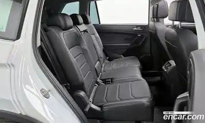 Volkswagen Tiguan 2023 2.0 Автомат в Москве № 232133, миниатюра 7