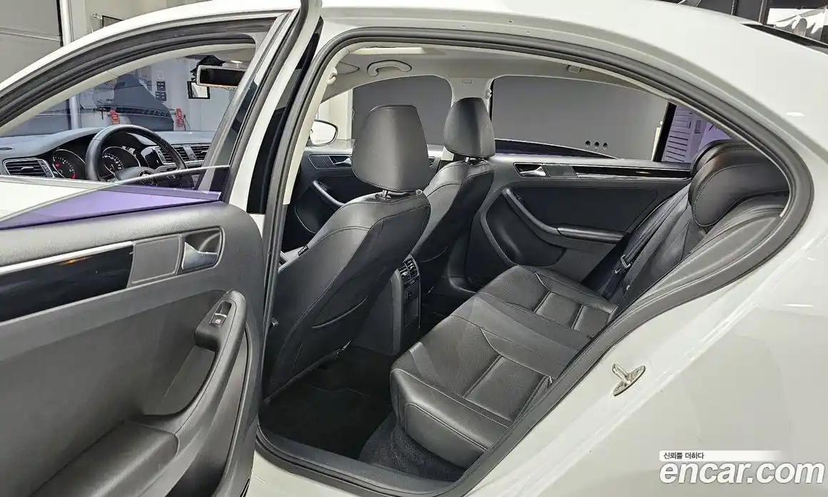 Volkswagen Jetta 2015 2.0 Автомат в Москве № 232187, фото 15