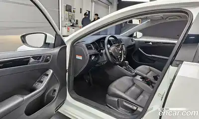 Volkswagen Jetta 2015 2.0 Автомат в Москве № 232187, миниатюра 2