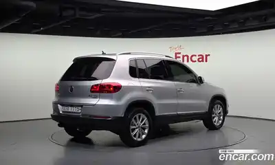 Volkswagen Tiguan 2015 2.0 Автомат в Москве № 232230, миниатюра 2