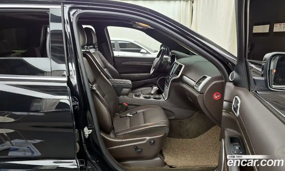 Jeep Cherokee 2018 3.0 Автомат в Москве № 232670, фото 11