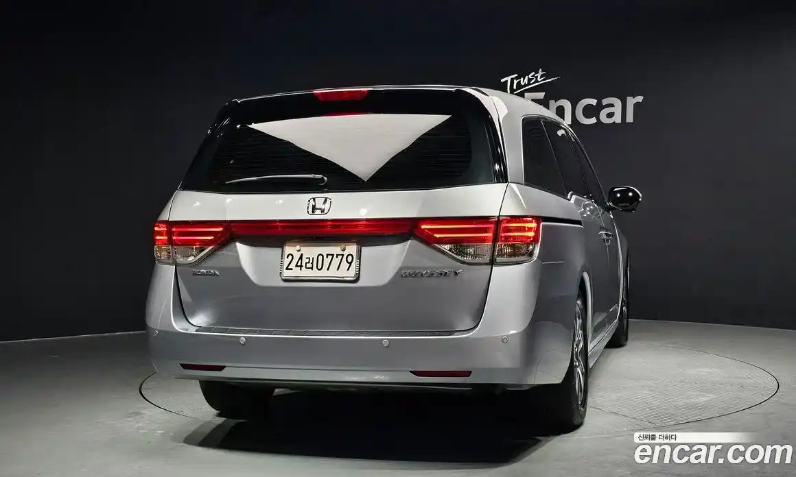 Honda Odyssey 2016 3.5 Автомат в Москве № 232883, фото 4