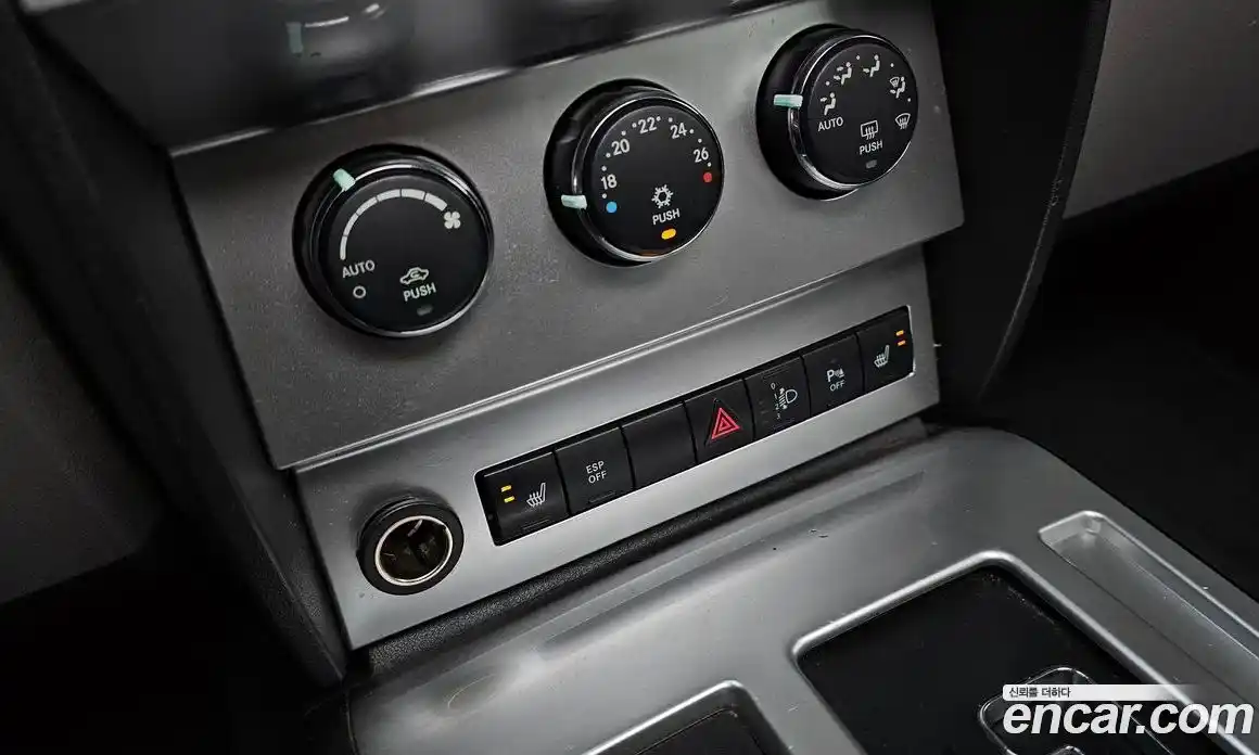 Dodge Nitro 2008 2.8 Автомат в Москве № 233527, фото 16