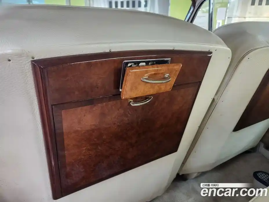 Rolls-Royce Phantom 1980 6.7 Автомат в Москве № 256733, фото 13