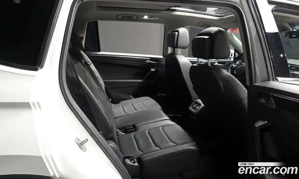 Volkswagen Tiguan 2020 2.0 Автомат в Москве № 301202, фото 18