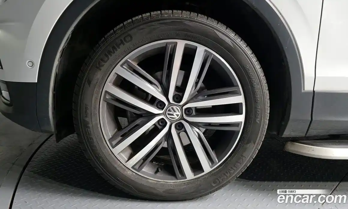 Volkswagen Tiguan 2020 2.0 Автомат в Москве № 301202, фото 4