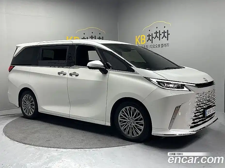 Lexus LM 2025 2.4 Автомат в Москве № 334388, фото 1